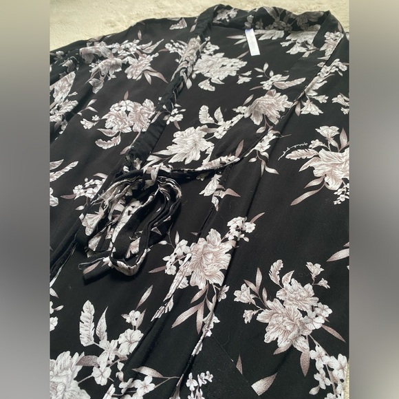 Spiritual Gangster Maya Coverup - Picture 3 of 7